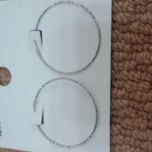 🎁💜5/$10 NWT FOREVER 21 Silver Hoop Earrings